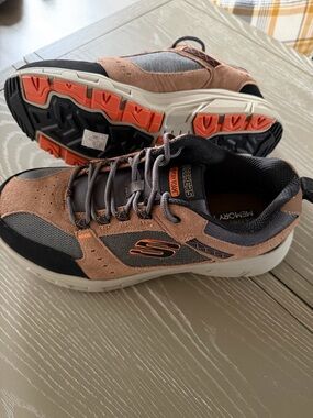 Skechers Men/Women Brown and Gray Lace-Up Sneakers New! 11W